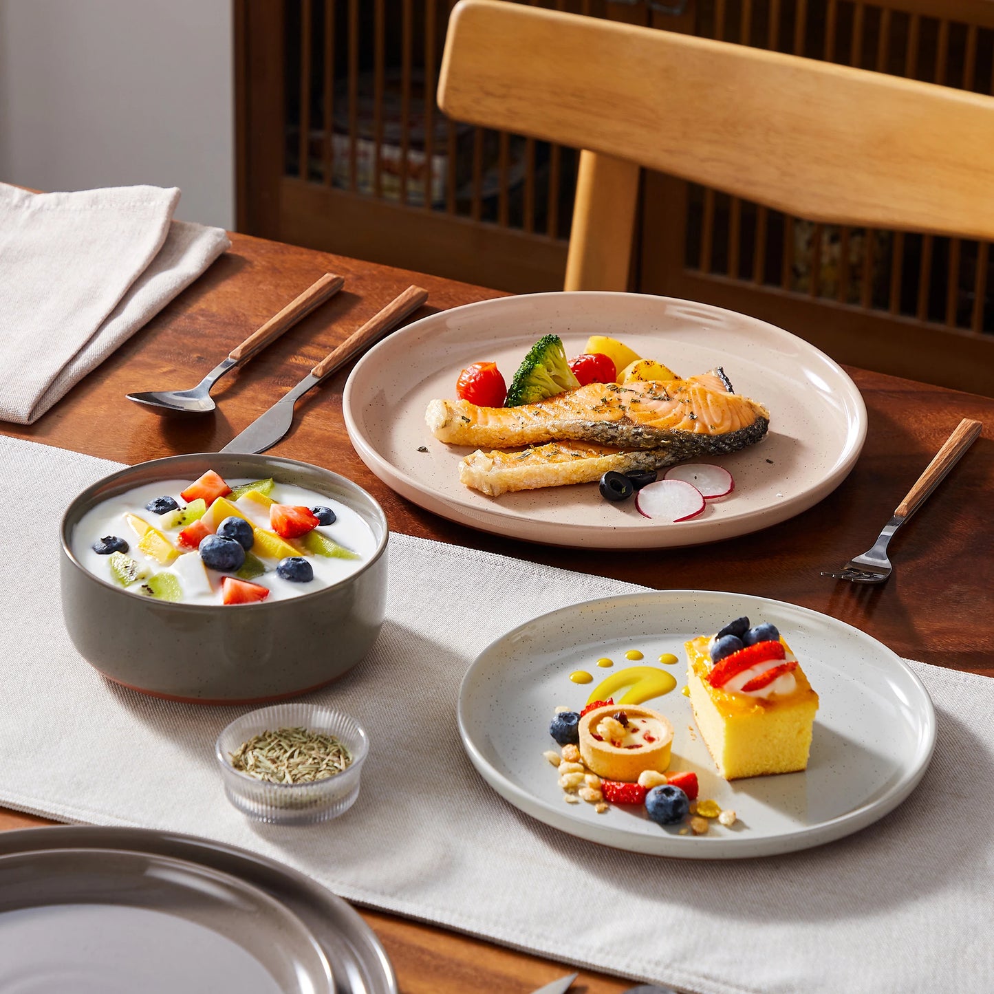 MALACASA Tara Stoneware Dinnerware Set With Curved Edge